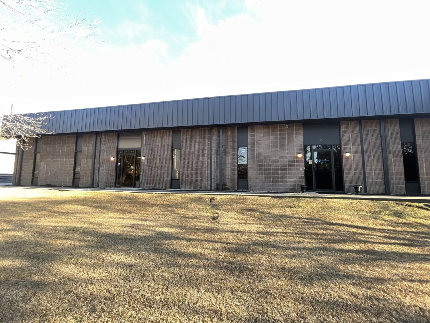 Closed 10 000 Sf Flex Space Building Dewees Real Estate Group